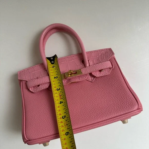 Classic Mini Leather Hangbag Gold Lock - Picture 13 of 14